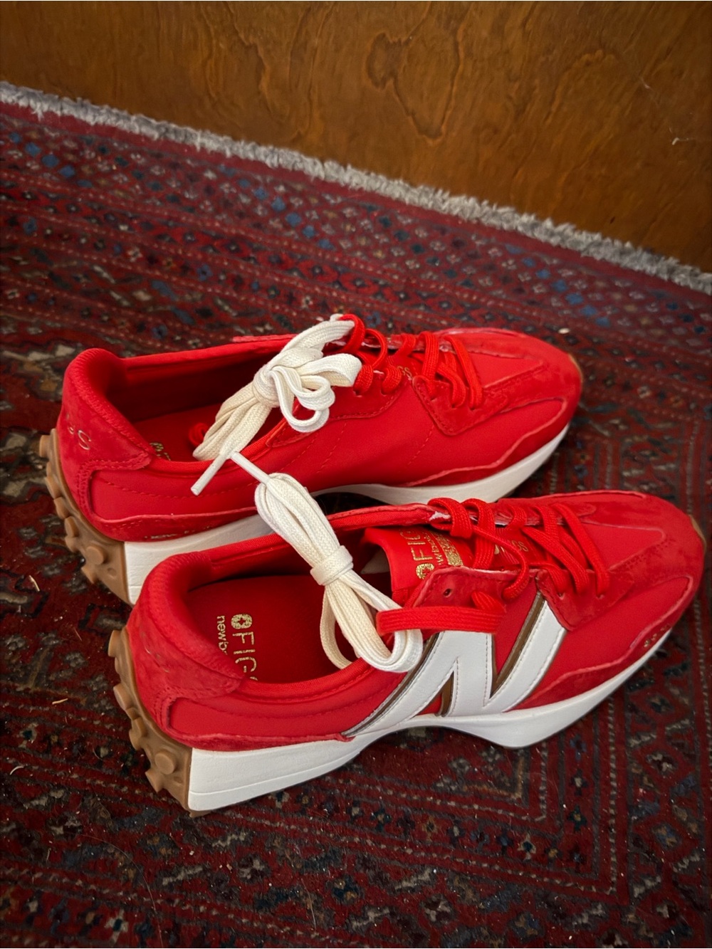 New Balance 327 Red White Retro Sneakers NWT - Picture 10 of 11
